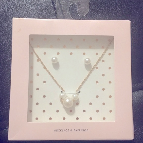 Nib Nwt Faux Pearl Earrings & Necklace Set